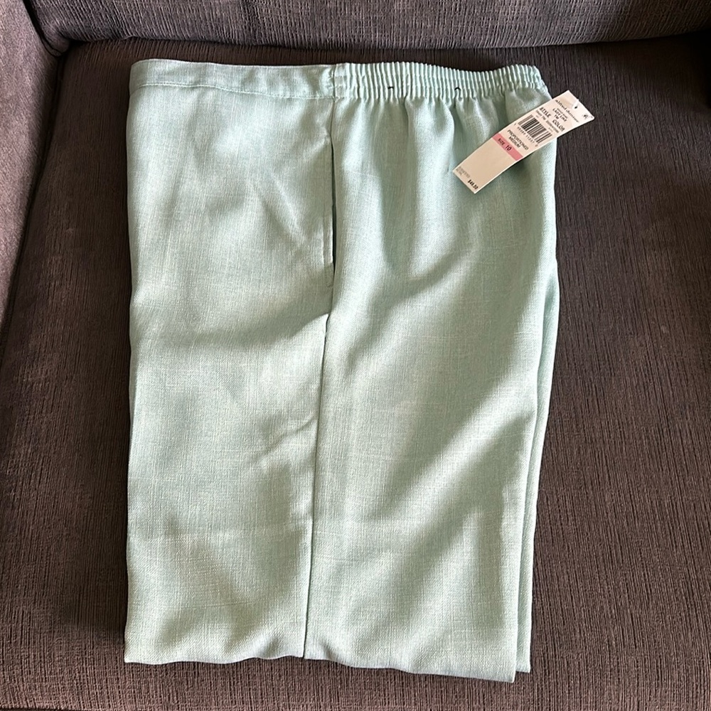 NWT Alfred Dunner Lady Like Seafoam Pants size 10 medium